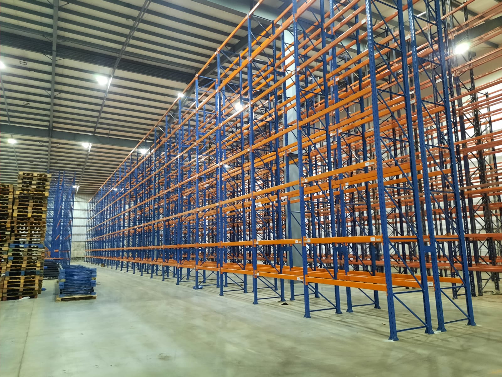Racks Selectivos de 12 metros de alto en Logística Gargano